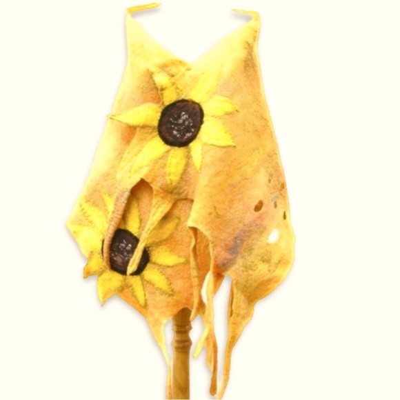 Wool shawl, Sunflower shawl, Wool Shawl, Wool Wrap, Wearable art, OOAK - Picture 2 of 12